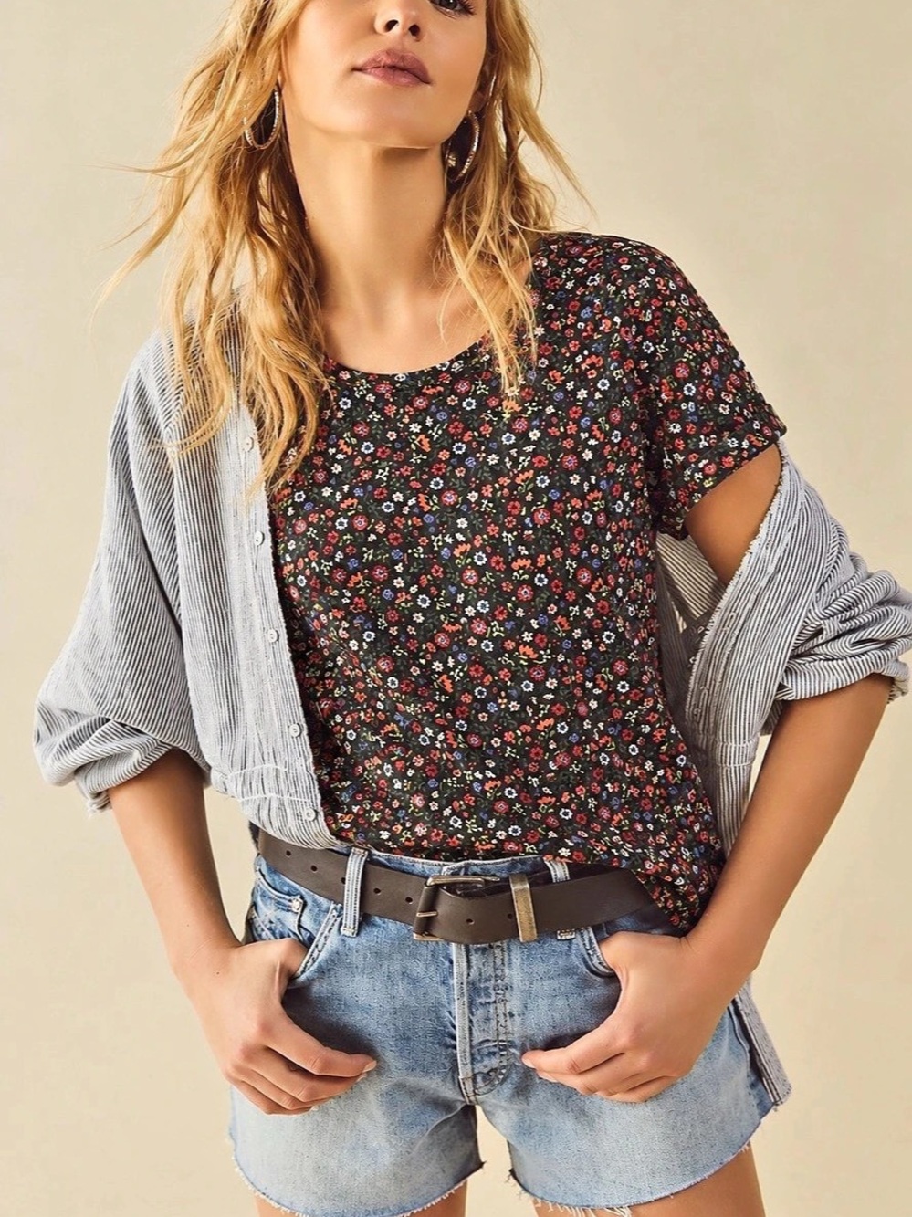 472. Zara Floral Short Sleeve Top in Black & Multicolor Size Medium Like New